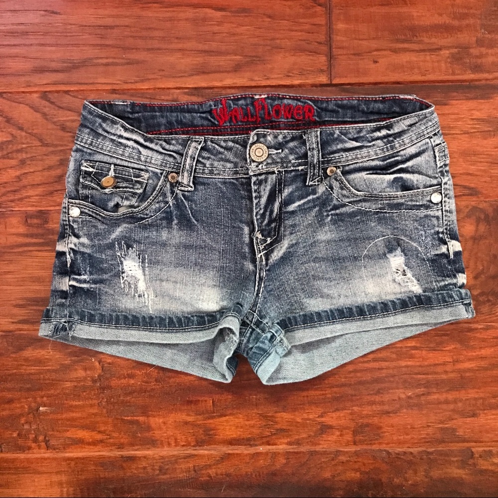 Wallflower Distressed Jean Shorts. Size 5.